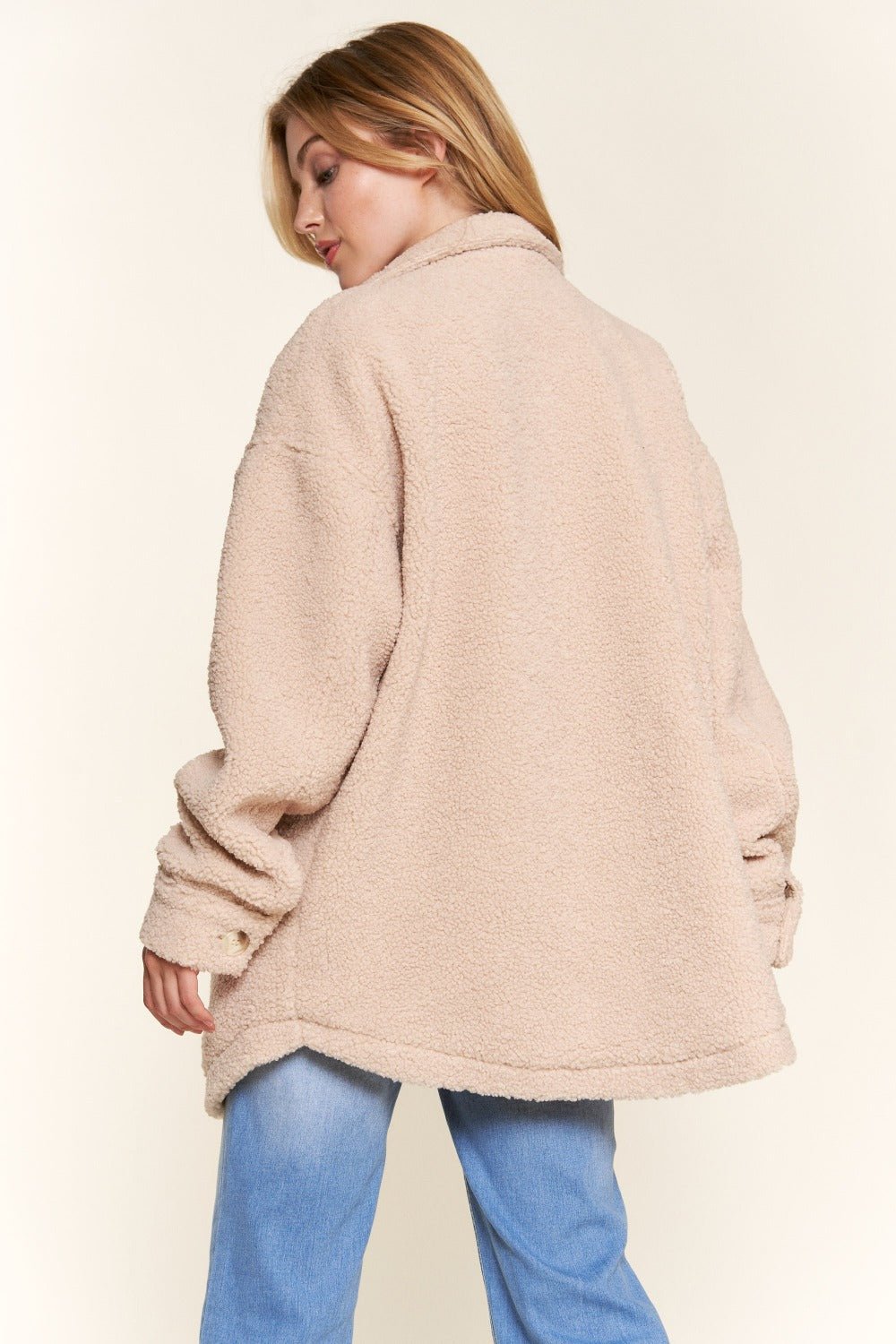 And The Why Teddy Sherpa Button Down Curved Hem Shacket - Jacket - Natural - Bella Bourget