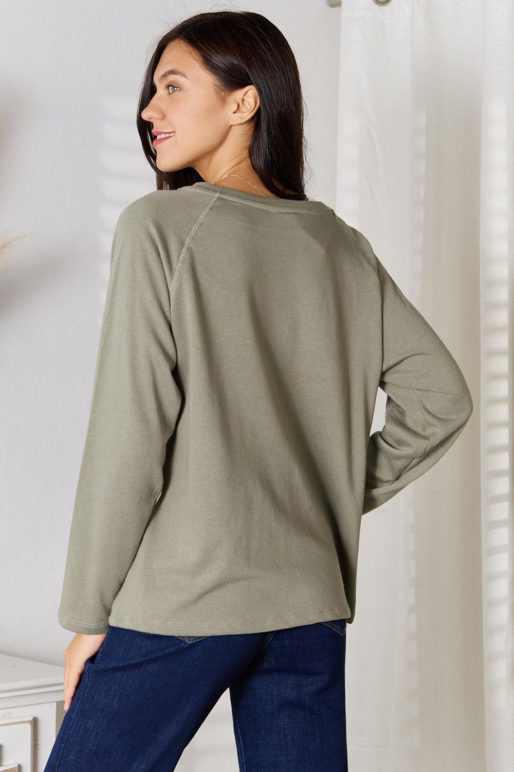 Culture Code Full Size V - Neck Long Sleeve T - Shirt - Shirt - Sage - Bella Bourget