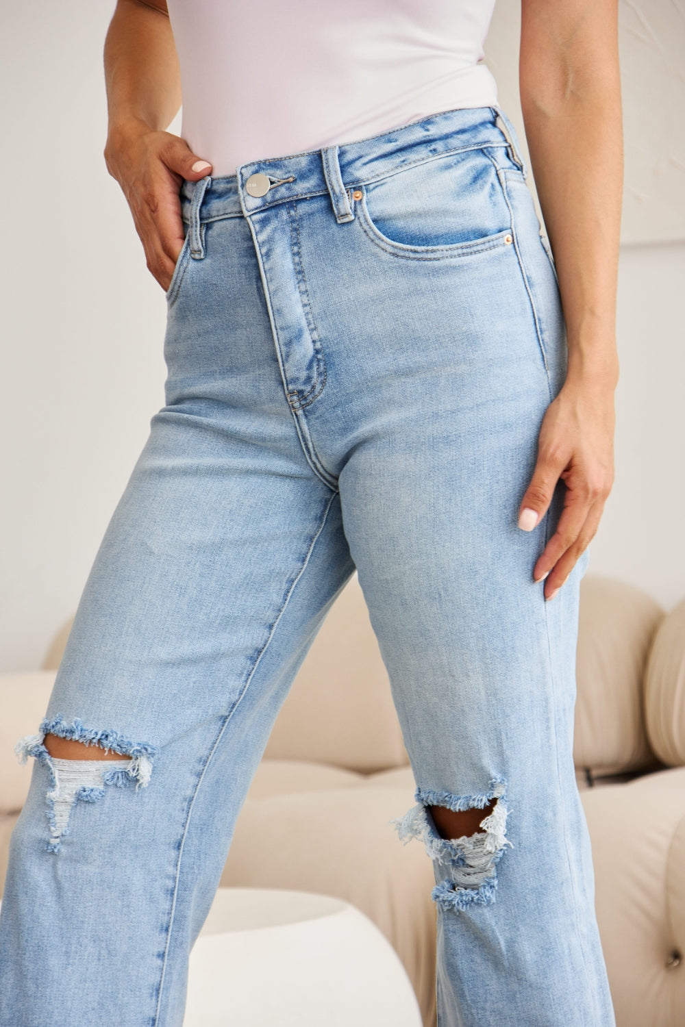 RFM Jeans desgastados con dobladillo sin rematar y cintura alta con control de barriga de tamaño completo