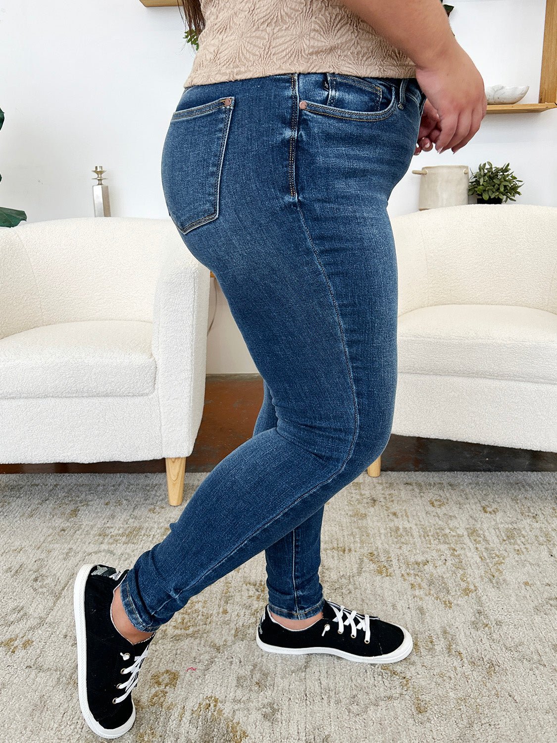 Judy Blue Full Size Classic Handsand Skinny Jeans - Jeans - Medium - Bella Bourget