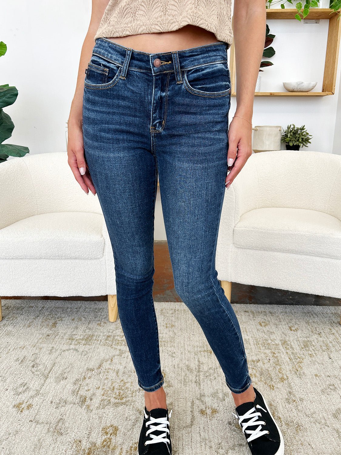 Judy Blue Full Size Classic Handsand Skinny Jeans - Jeans - Medium - Bella Bourget