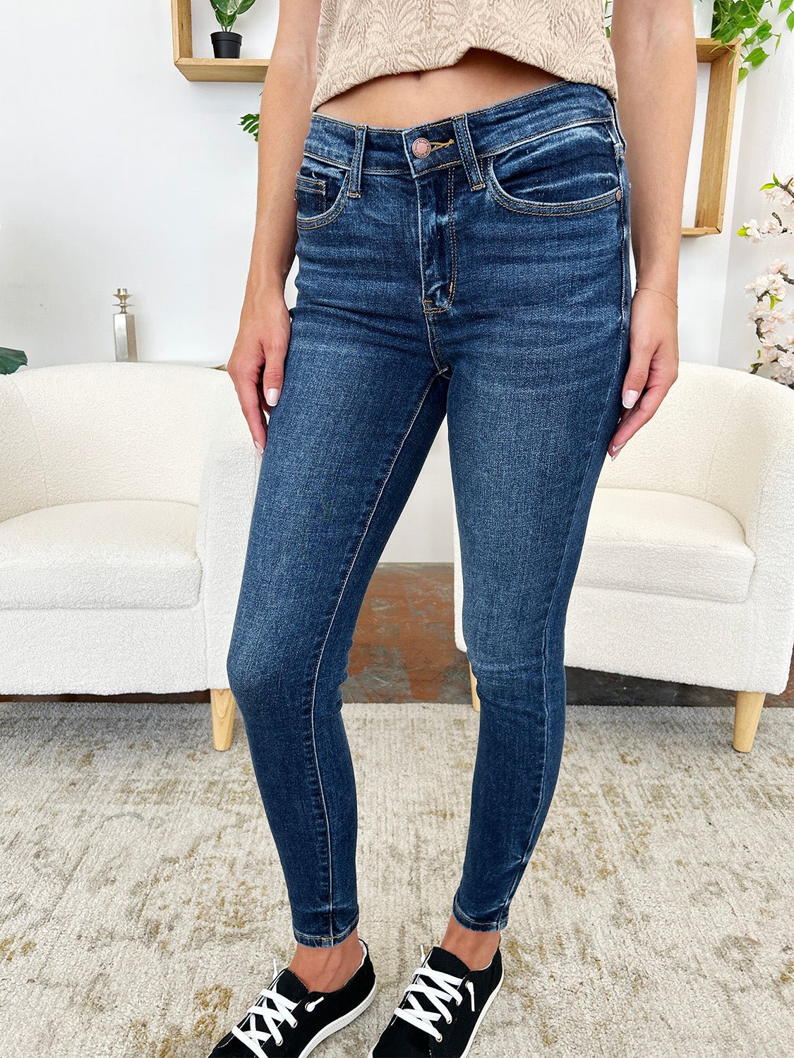 Judy Blue Full Size Classic Handsand Skinny Jeans - Jeans - Medium - Bella Bourget