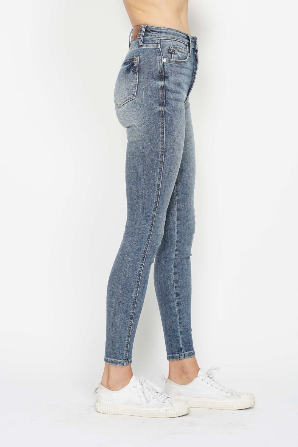 Judy Blue Full Size Tummy Control Contrast Wash Skinny Jeans - Jeans - Medium - Bella Bourget