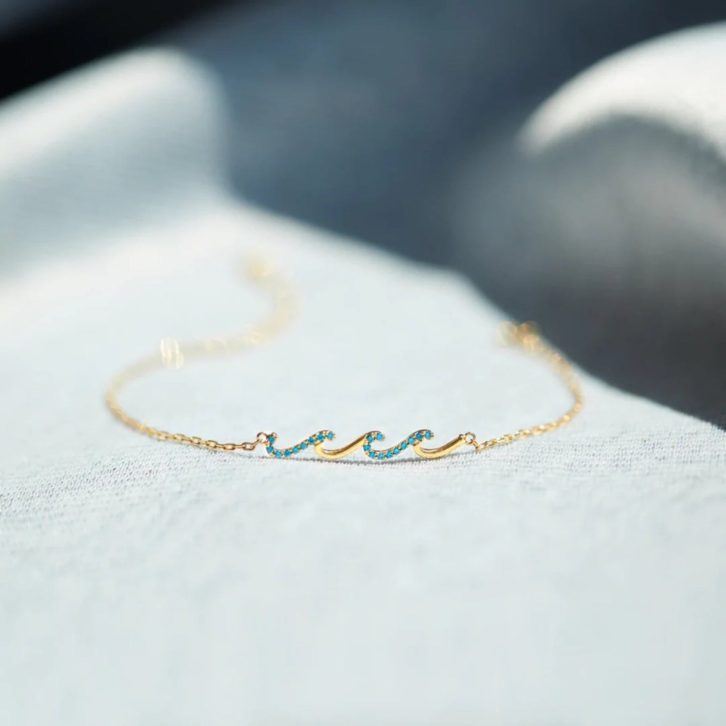 Minimalist Wave Bracelet - Bracelets - Gold - Bella Bourget