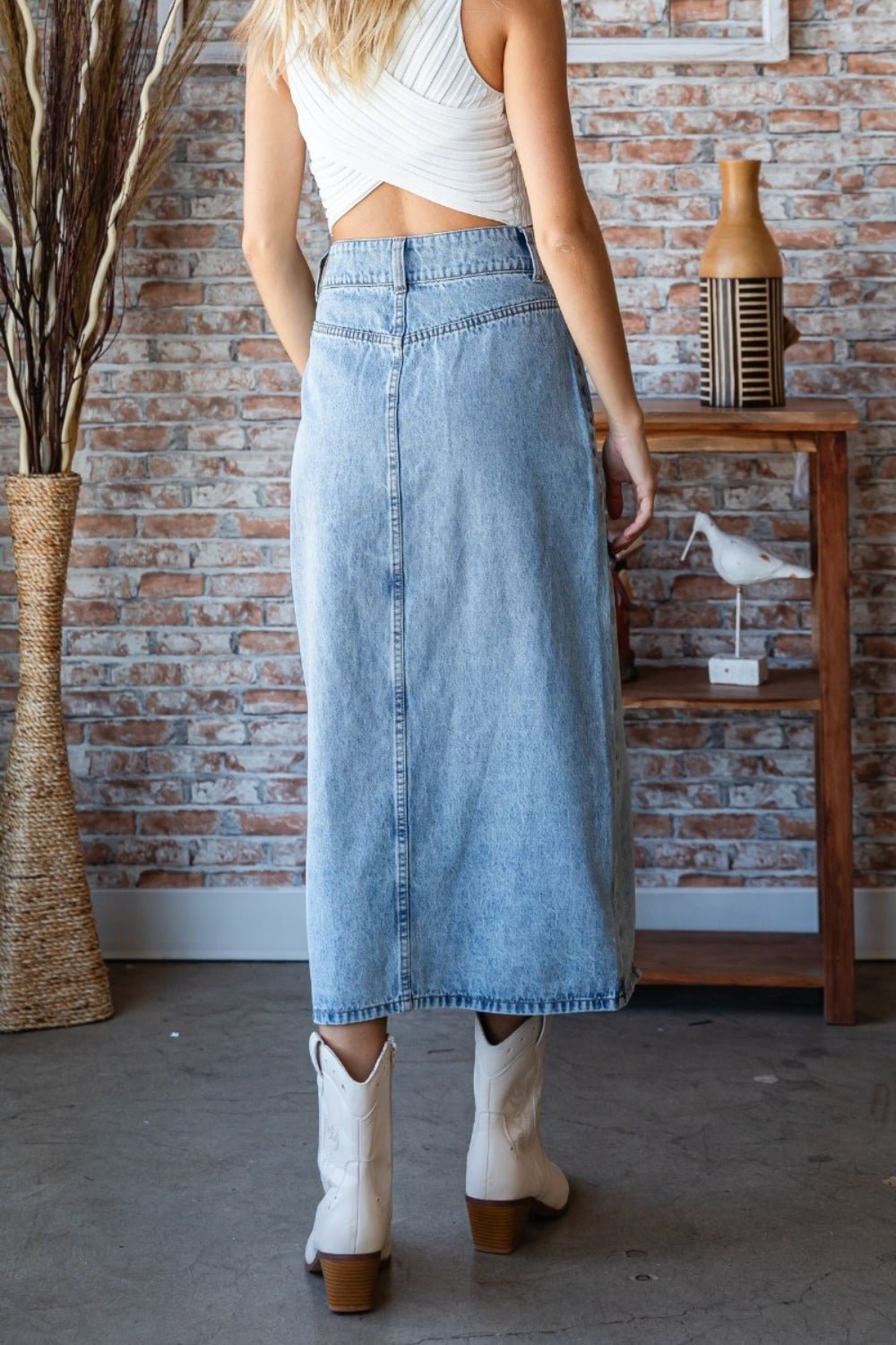 Veveret Slit Mid Rise Waist Denim Skirt - Skirt - MEDDENIM - Bella Bourget