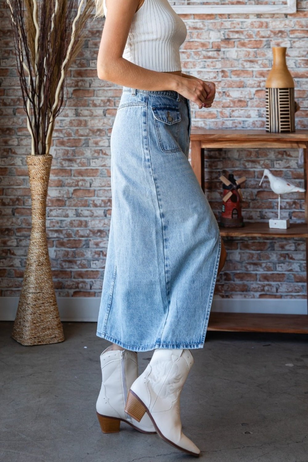 Veveret Slit Mid Rise Waist Denim Skirt - Skirt - MEDDENIM - Bella Bourget