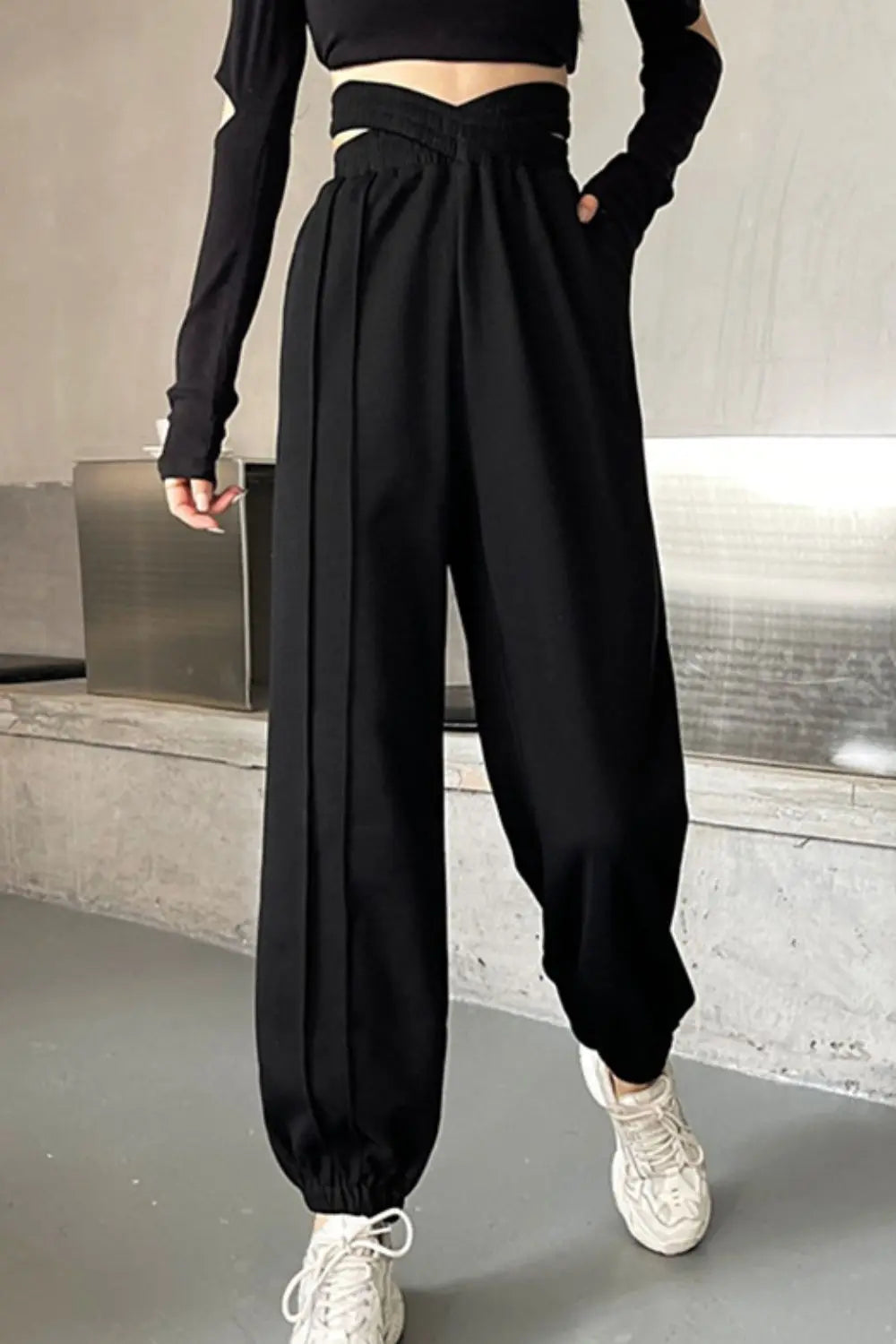 Crisscross Long Sweatpants - Sweatpants - Black - Bella Bourget