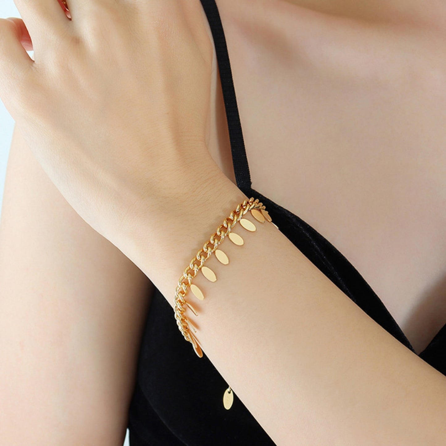 Leaf Charm Bracelet - Bracelets - Gold - Bella Bourget