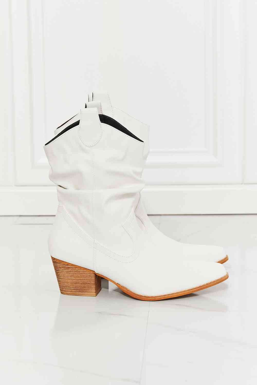 MMShoes Better in Texas Scrunch Cowboy Boots in White - shoes - White - Bella Bourget