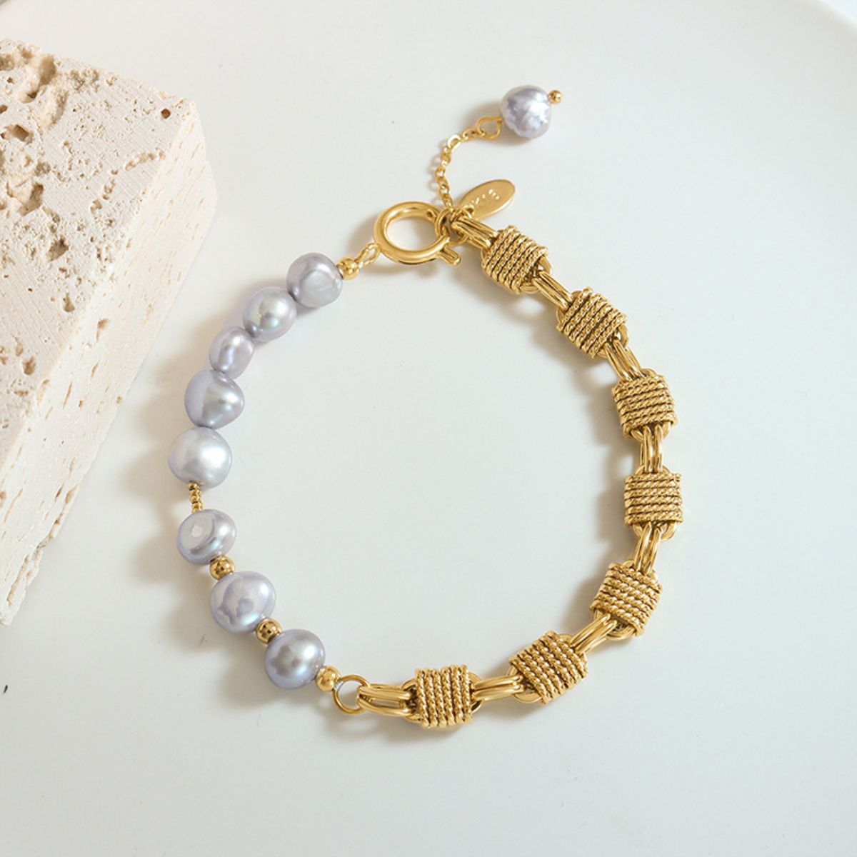 Pearl and Chain Bracelet - Bracelets - Gold - Bella Bourget