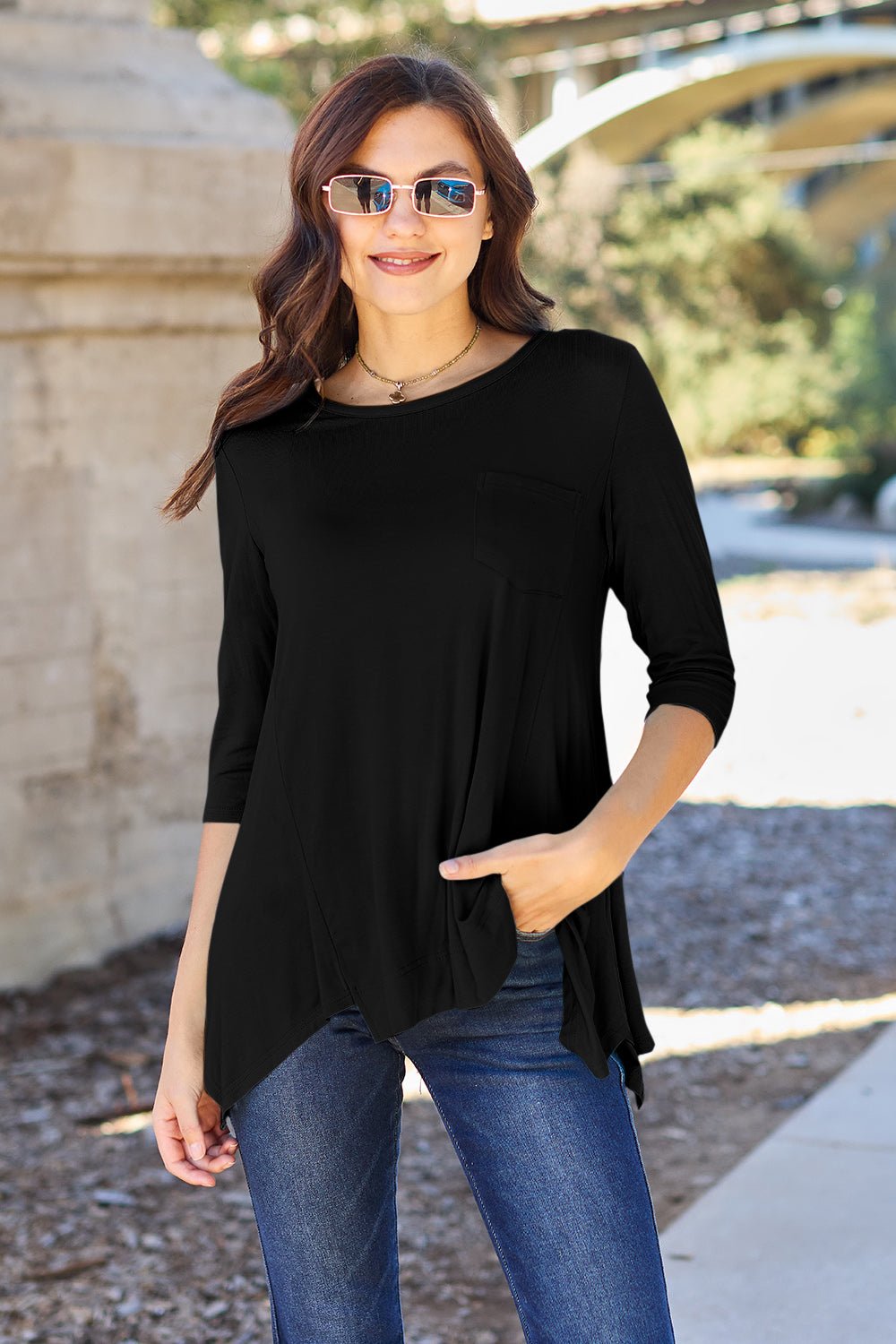 Round Neck Pocketed T - Shirt - Black - Bella Bourget