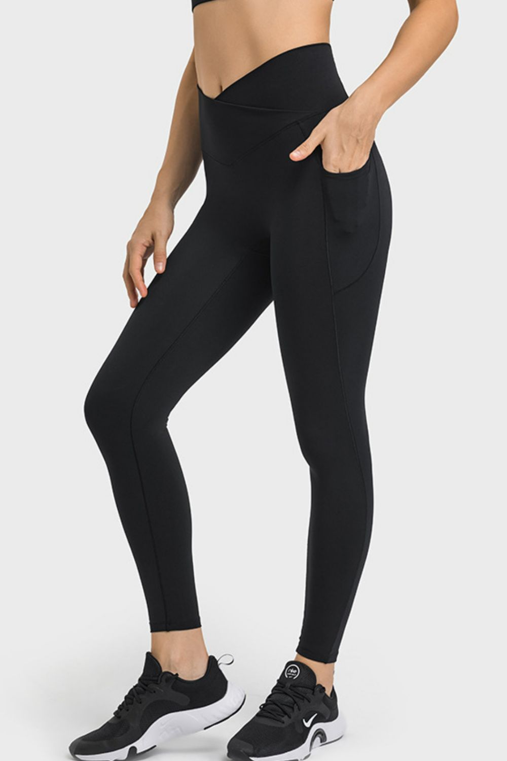 V - Waist Leggings with Pockets - Leggings - Black - Bella Bourget