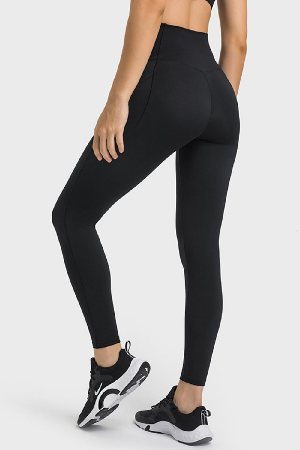 V - Waist Leggings with Pockets - Leggings - Black - Bella Bourget